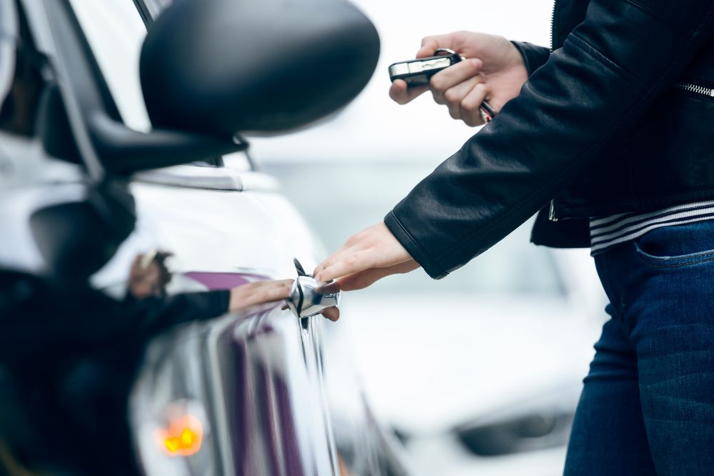 tips to avoid car lockouts and lost car keys